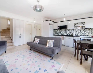 Fethiye Ölüdeniz'de Çekirdek Ailelere Uygun, Ortak Havuzlu, Şık Apart - 1