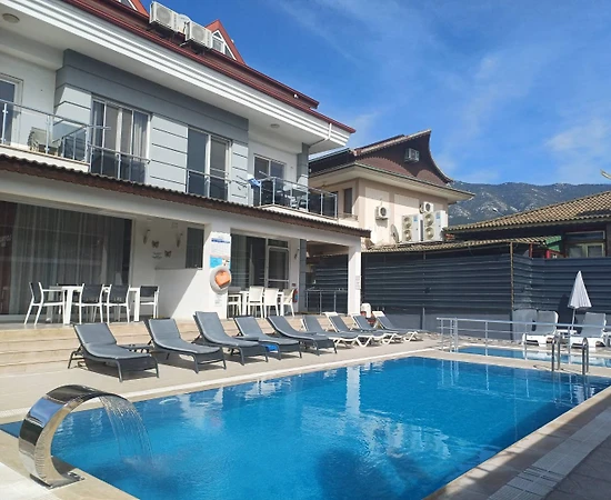 Fethiye Ölüdeniz'de 2 Kişilik, Ortak Havuzlu, Kiralık Apart - 1
