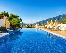 Fethiye Ölüdeniz’de Göz Alıcı Manzaralı, Özel Havuzlu, Beyaz Villa - 2