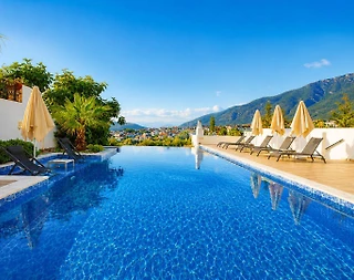 Fethiye Ölüdeniz’de Göz Alıcı Manzaralı, Özel Havuzlu, Beyaz Villa - 2