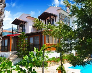 Fethiye Ölüdeniz'de Geniş Alanlara Sahip, Özel Havuzlu, 4+1 Villa - 1