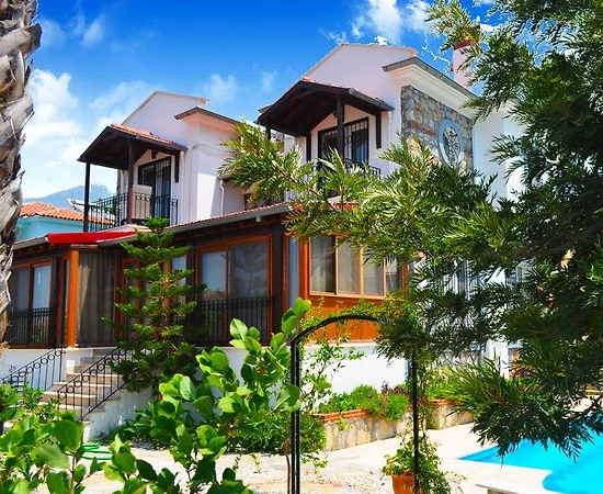 Fethiye Ölüdeniz'de Geniş Alanlara Sahip, Özel Havuzlu, 4+1 Villa - 1