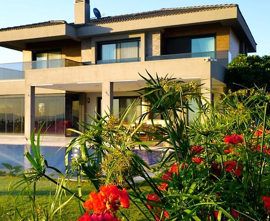 Çeşme Ovacık'ta Deniz Manzaralı, Özel Havuzlu, Lüks Villa - 1