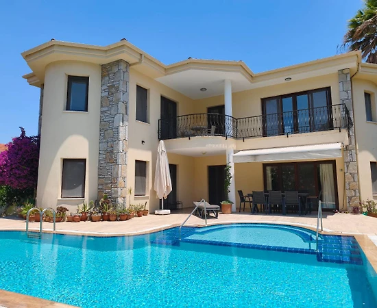 Ortaca Dalyan'da Geniş Alanlara Sahip, Özel Havuzlu, Konforlu Villa - 1