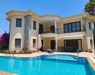 Ortaca Dalyan'da Geniş Alanlara Sahip, Özel Havuzlu, Konforlu Villa - 1