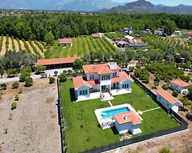 Ortaca Dalyan'da Geniş Bahçe İçerisinde, Özel Havuzlu, 4+1 Villa - 3