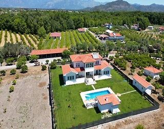 Ortaca Dalyan'da Geniş Bahçe İçerisinde, Özel Havuzlu, 4+1 Villa - 3