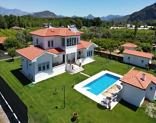Ortaca Dalyan'da Geniş Bahçe İçerisinde, Özel Havuzlu, 4+1 Villa - 1