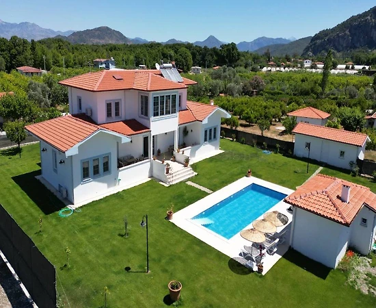 Ortaca Dalyan'da Geniş Bahçe İçerisinde, Özel Havuzlu, 4+1 Villa - 1