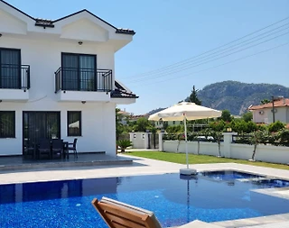 Ortaca Dalyan'da Merkeze Yakın, Özel Havuzlu, 4+1 Villa - 1