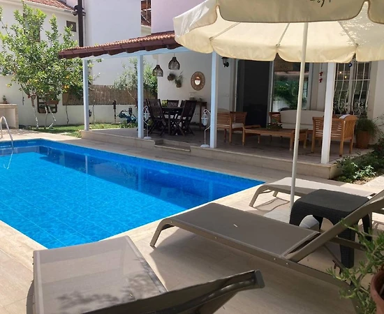 Ortaca Dalyan'da Yemyeşil Bahçeli, Özel Havuzlu, Konforlu Villa - 1
