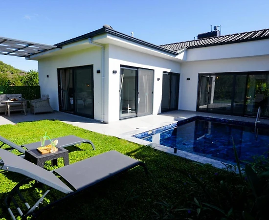 Ortaca Yeşilyurt'ta Sakin Konumda, Özel Havuzlu, Bahçeli Villa - 1