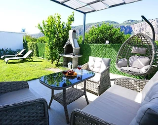 Ortaca Yeşilyurt'ta Sakin Konumda, Özel Havuzlu, Bahçeli Villa - 2