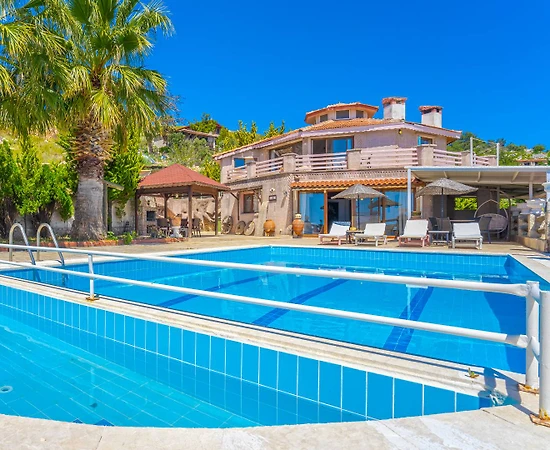 Kaş İslamlar'da Göz Alıcı Manzaralı, Özel Havuzlu, 3+1 Villa - 1