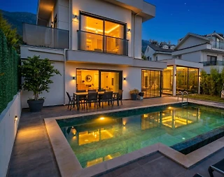Fethiye Ölüdeniz'de Merkezi Konumda, Özel Havuzlu, Lüks Villa - 1