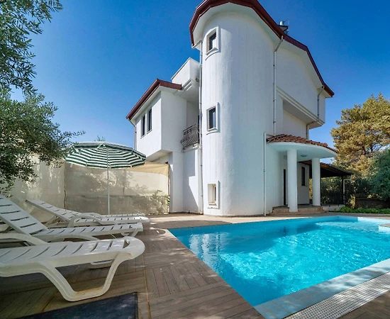 Fethiye Ölüdeniz'de Geniş Ailelere Uygun, Özel Havuzlu, Modern Villa - 1