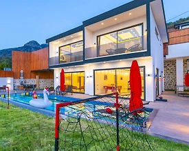 Kaş Akbel'de Geniş Bahçe İçerisinde, Özel Havuzlu, Olanaklı Villa - 2