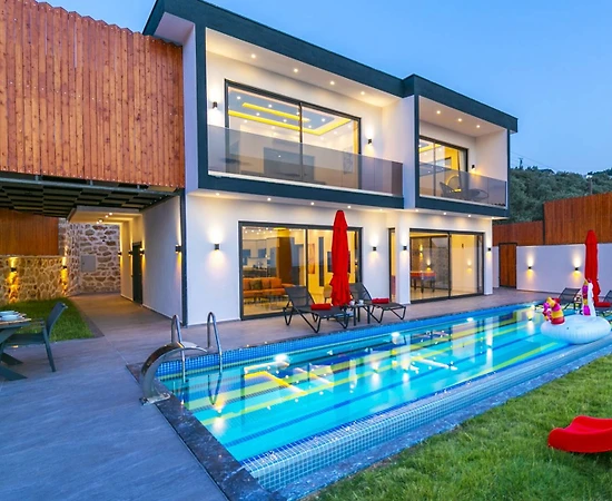 Kaş Akbel'de Geniş Bahçe İçerisinde, Özel Havuzlu, Olanaklı Villa - 1