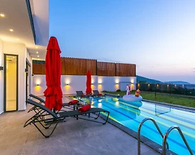 Kaş Akbel'de Geniş Bahçe İçerisinde, Özel Havuzlu, Olanaklı Villa - 3