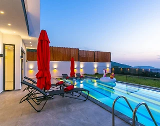 Kaş Akbel'de Geniş Bahçe İçerisinde, Özel Havuzlu, Olanaklı Villa - 3