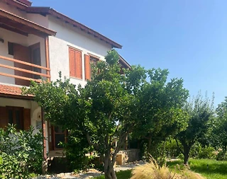 İzmir Menderes'te Denize Yakın Konumda, Ortak Havuzlu, Bahçeli Villa - 3