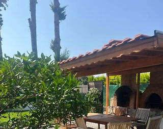 İzmir Menderes'te Denize Yakın Konumda, Ortak Havuzlu, Bahçeli Villa - 2