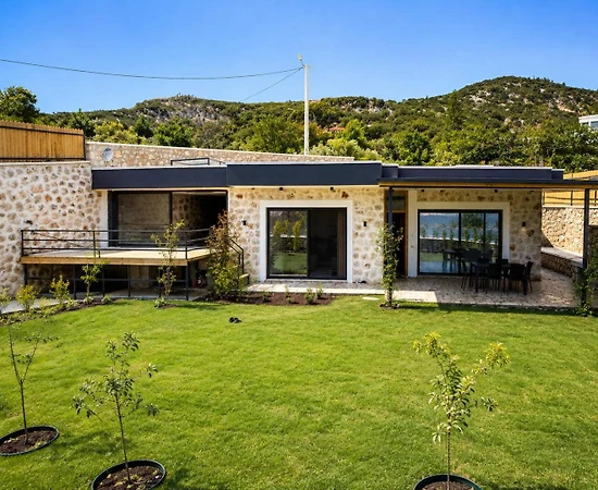 Kaş İkizce'de Balayı Çiftlerine Uygun, Kapalı Havuzlu, Korunaklı Villa - 1