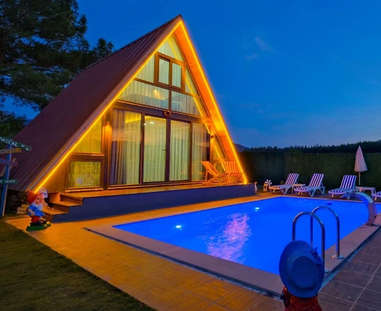 Seydikemer Kayadibi'nde Sakin Konumda, Özel Havuzlu, Kiralık Bungalov - 1