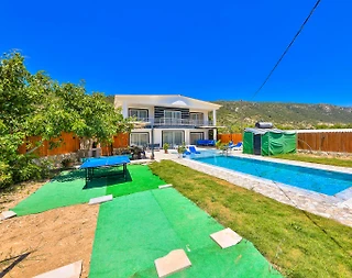 Kaş Sarıbelen'de Ferah Bahçe İçerisinde, Özel Havuzlu, Modern Villa - 1