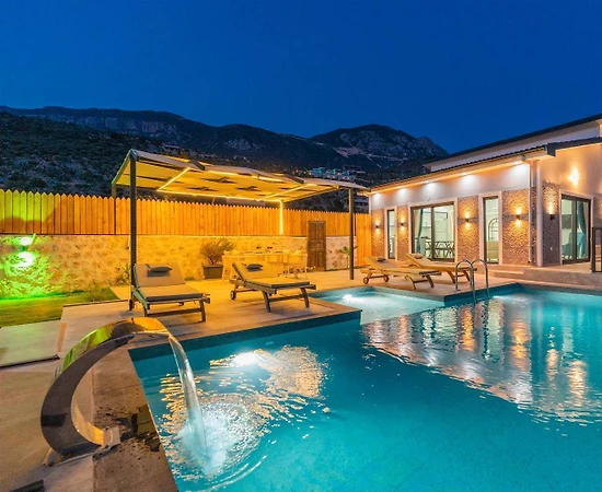 Kaş Bezirgan'da Konforlu Tasarımlı, Özel Havuzlu, 2+1 Villa - 1