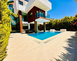 Kuşadası Değirmendere'de Geniş Bahçeli, Özel Havuzlu, Modern Villa - 5