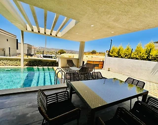 Kuşadası Karaova'da Geniş Bahçeli, Özel Havuzlu, Modern Lüks Villa - 4