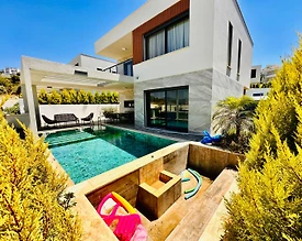 Kuşadası Karaova'da Geniş Bahçeli, Özel Havuzlu, Modern Lüks Villa - 3