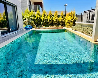 Kuşadası Karaova'da Geniş Bahçeli, Özel Havuzlu, Modern Lüks Villa - 5