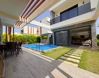 Aydın Kuşadası'nda Kalabalık Ailelere Uygun, Özel Havuzlu, Şık Villa - 2