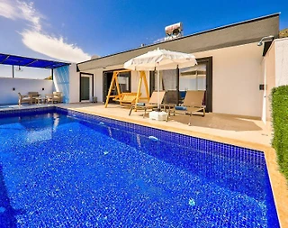 Kaş Çayköy'de Balayı Çiftlerine Uygun, Özel Havuzlu, Konforlu Villa - 1