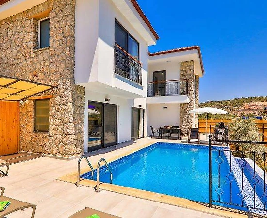 Kaş Gelemiş'te Geniş Bahçe İçerisinde, Özel Havuzlu, Konforlu Villa - 1