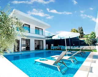 Kaş Gelemiş'te Merkezi Konumda, Özel Havuzlu, Jakuzili Villa - 1