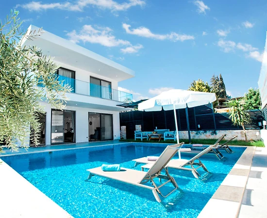 Kaş Gelemiş'te Merkezi Konumda, Özel Havuzlu, Jakuzili Villa - 1