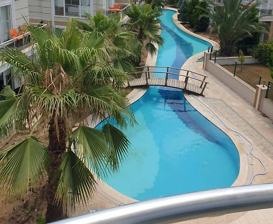 Serik Belek'te Kalabalık Ailelere Uygun, Merkezi Konumda, Modern Villa - 1