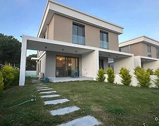 İzmir Çeşme'de Çocuk Oyun Alanlı, Geniş Ailelere Uygun, Lüks Villa - 1