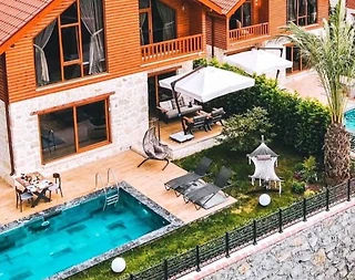 Sakarya Sapanca'da Doğa Manzaralı, Isıtmalı Havuzlu, Şık Villa - 2