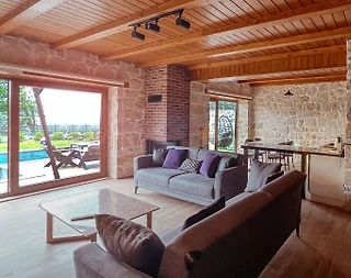 Sakarya Sapanca'da Doğa Manzaralı, Isıtmalı Havuzlu, Şık Villa - 4