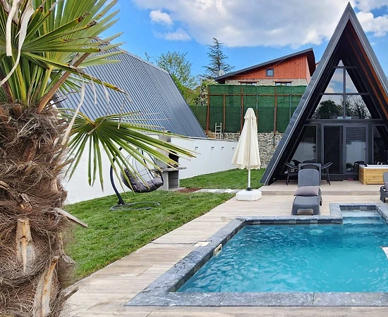 Sakarya Sapanca'da Enfes Doğada, Isıtmalı Havuzlu, Modern Bungalov - 1