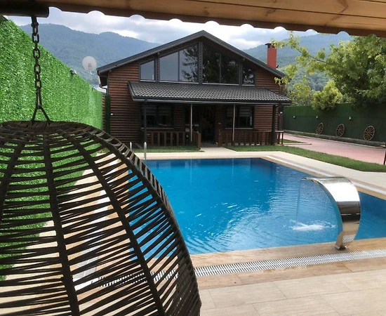 Maşukiye'de Kalabalık Ailelere Uygun, Isıtmalı Havuzlu, 4+1 Bungalov - 1