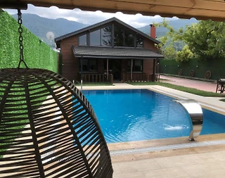 Maşukiye'de Kalabalık Ailelere Uygun, Isıtmalı Havuzlu, 4+1 Bungalov - 1