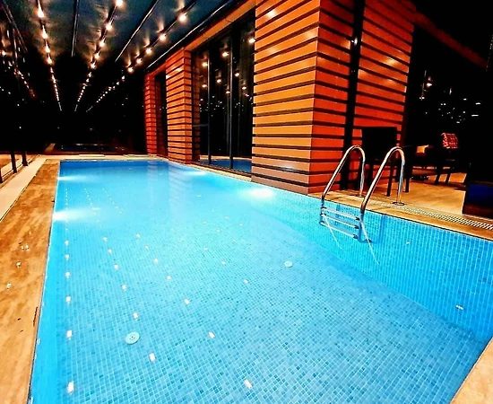 Sakarya Sapanca'da Kapalı Isıtmalı Havuzlu, Modern Tasarımlı Villa - 1