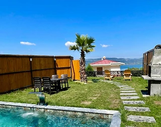 Sakarya Sapanca'da Çekirdek Ailelere Uygun, Özel Havuzlu, Göl Manzaralı Bungalov - 3
