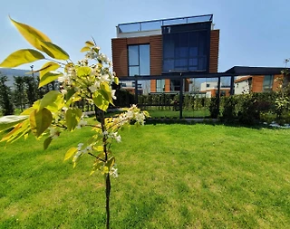 Sakarya Sapanca'da Tesis İçerisinde, Kapalı Havuzlu, Konforlu Villa - 1