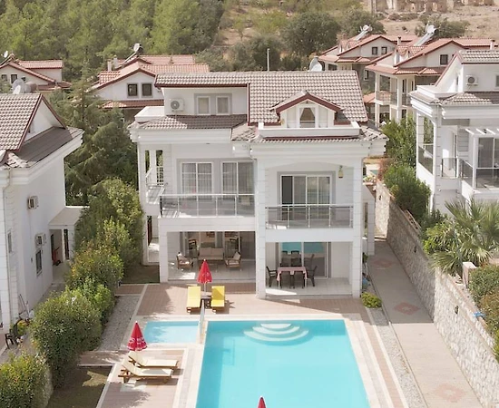 Fethiye Ölüdeniz'de Modern Tasarımlı, Özel Havuzlu, 4+1 Villa - 1